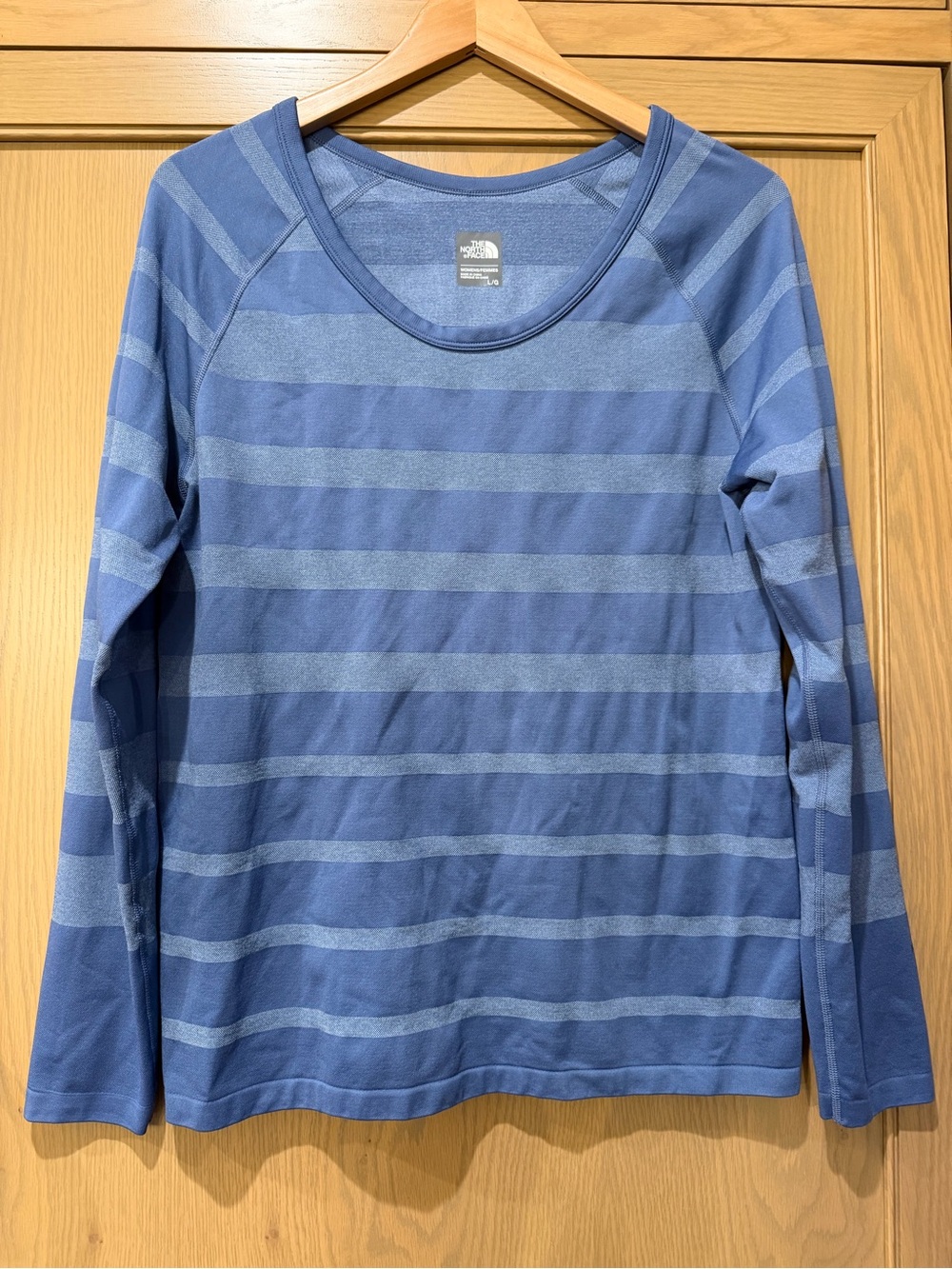 The North Face Women's Blue Striped Long Sleeve "Never Stop" Pullover Scoop / LG